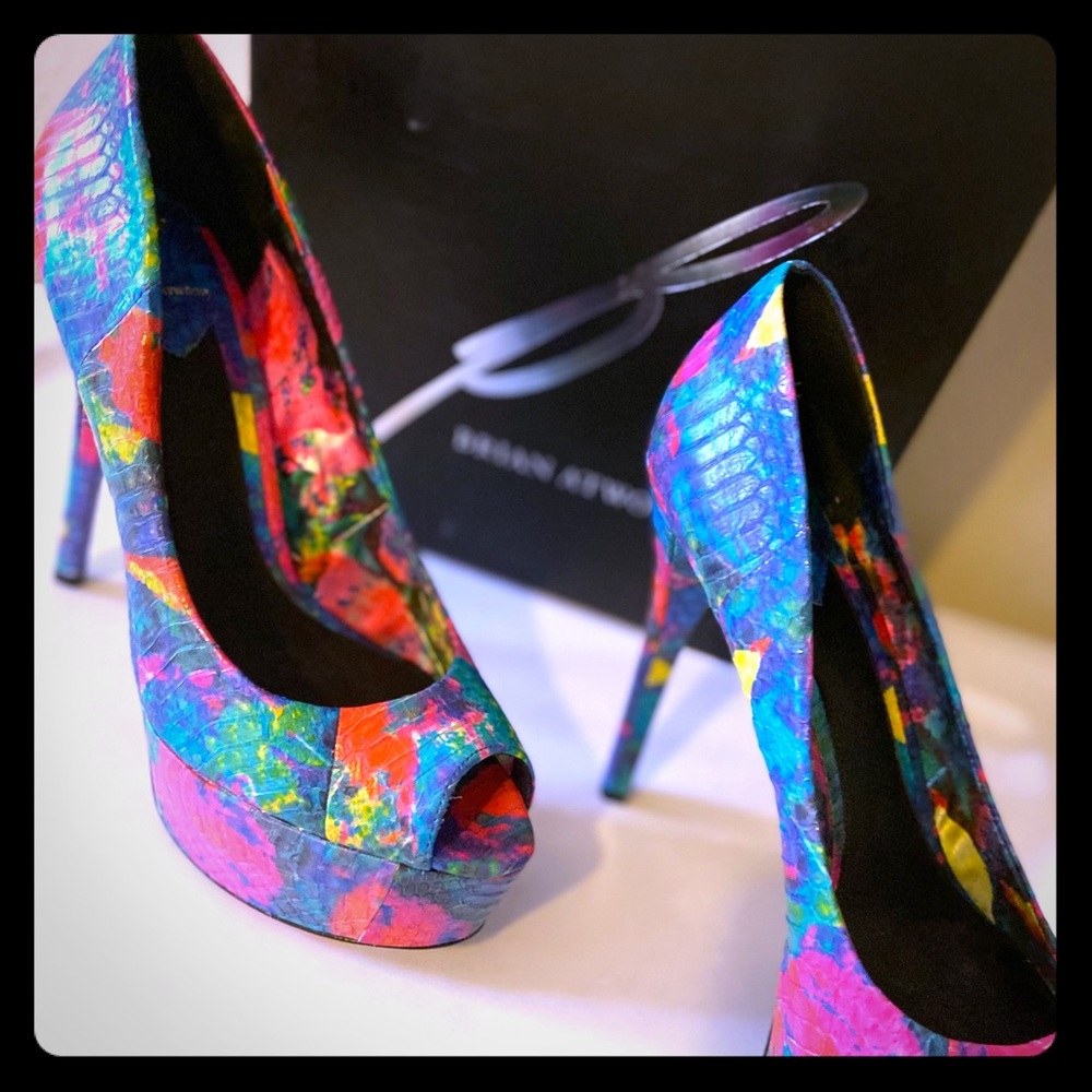 Platform multicolored pump